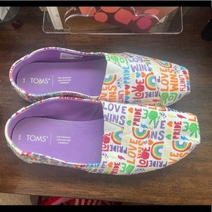 Gently Used Pride Toms Women’s Size 9